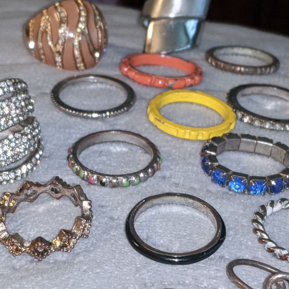HUGE Bundle Of Rings (30+) - Picture 5 of 12